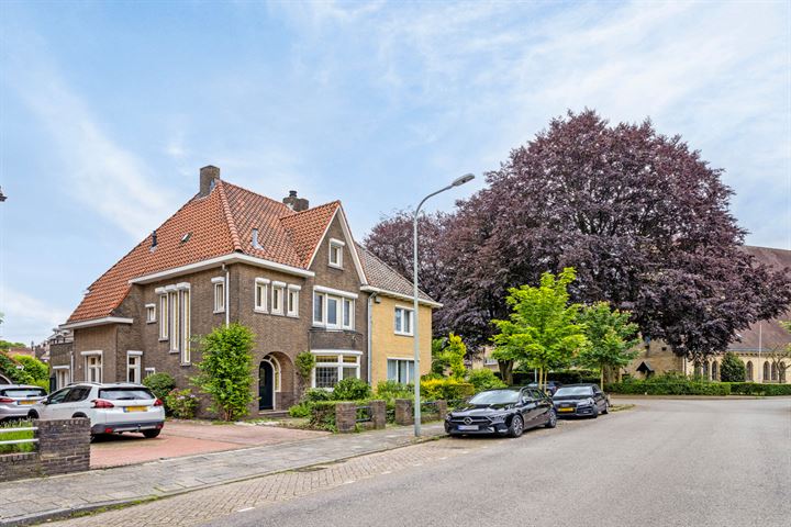 Bernhardlaan 4 in Maastricht foto