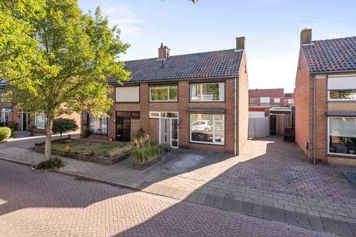 Bernhardstraat 4 in Oud Gastel foto
