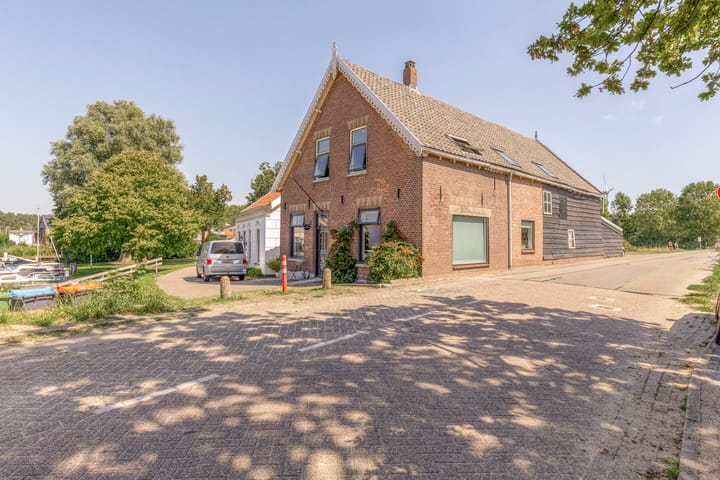 Bernissedijk 21 in Zwartewaal foto