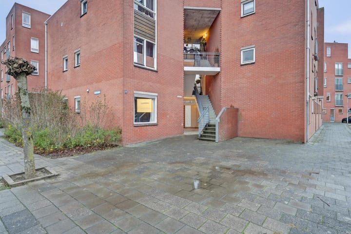 Bessengaard 25 in Spijkenisse foto