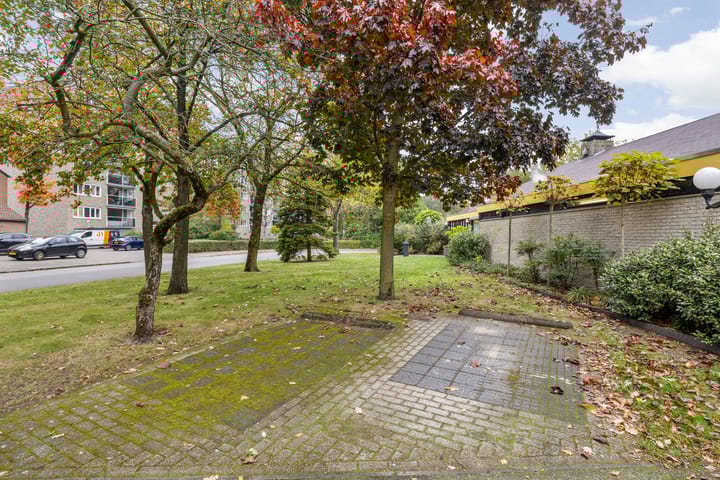 Besteveld 12 in Breda foto