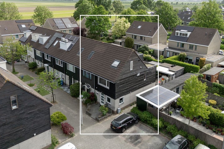 Betsy Perkstraat 16 in Alphen aan den Rijn foto