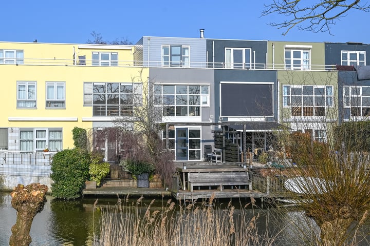 Betsy Perkstraat 47 in Velserbroek foto