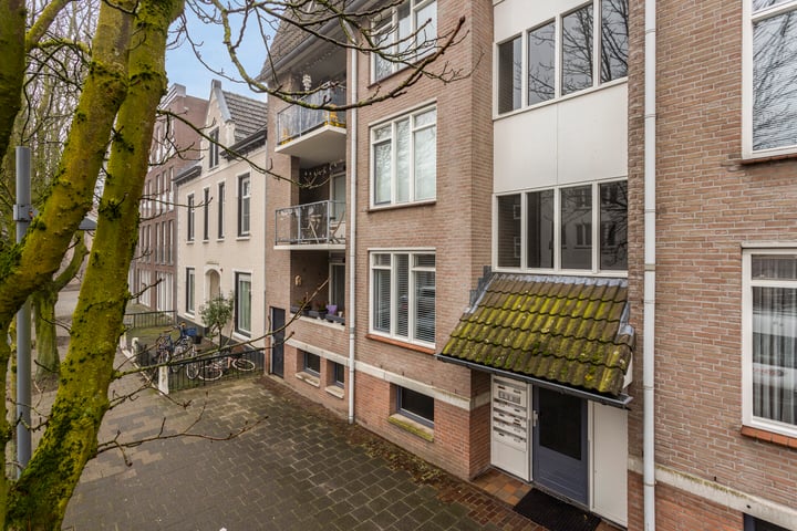 Beugelsplein 2C in Helmond foto