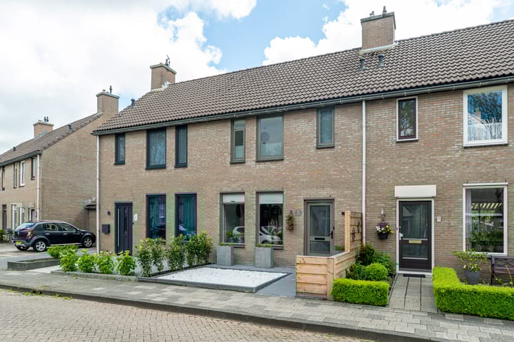 Beukenlaan 10 in Dokkum foto