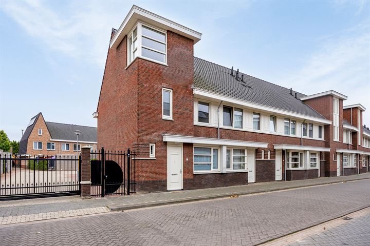 Beverstraat 1 in Helmond foto