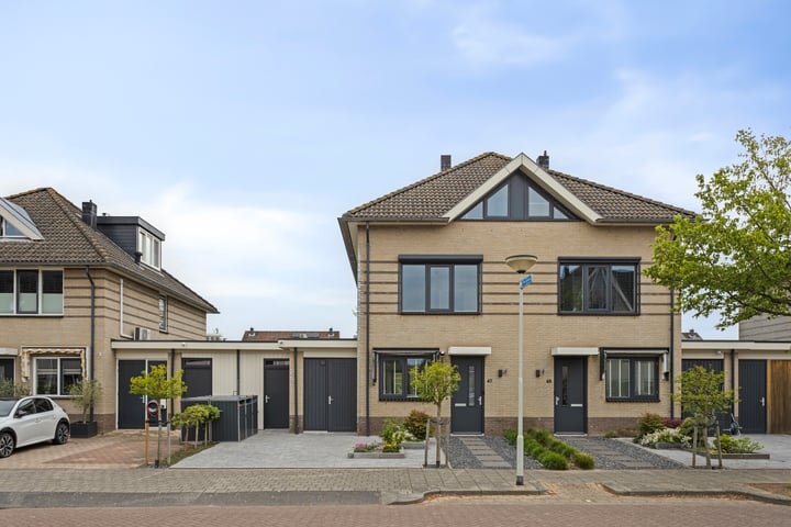 Bezeel 47 in Rhoon foto
