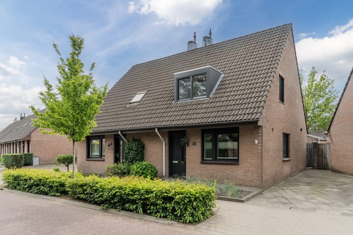 Bieshof 22 in Hoogeloon foto
