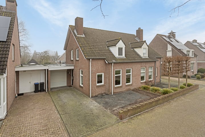 Bieslooktuin 6 in Dongen foto
