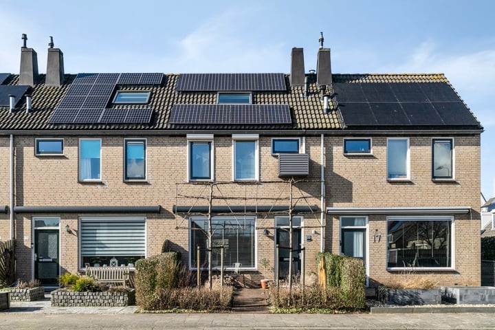 Biezensnijder 15 in Puttershoek foto