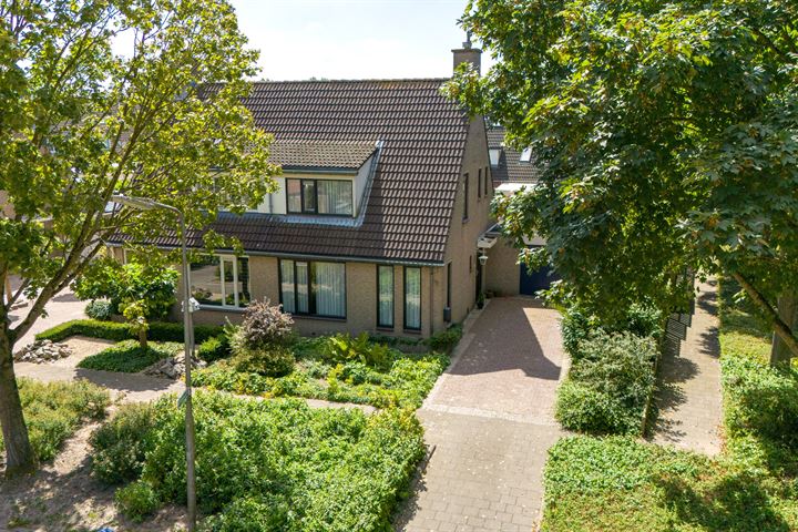 Biezenweide 11 in Puttershoek foto
