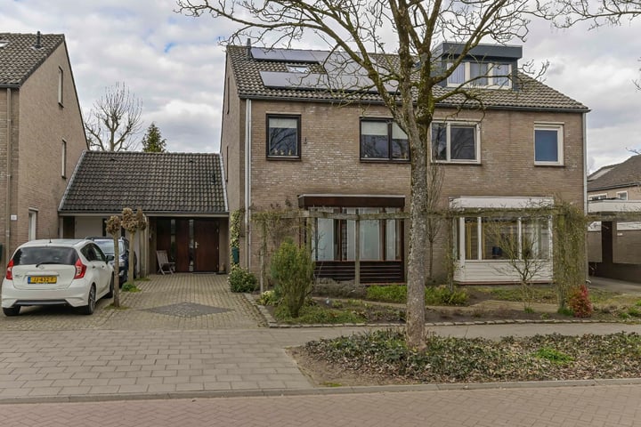 Bij de Postwagen 33 in Venlo foto