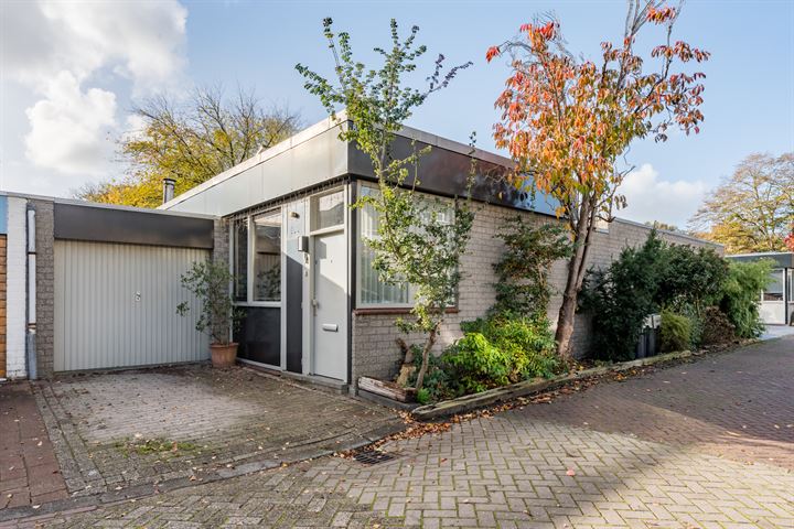 Bijenveld 4 in Leiden foto