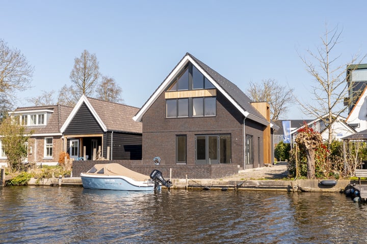 Binnendams 35 in Hardinxveld-Giessendam foto