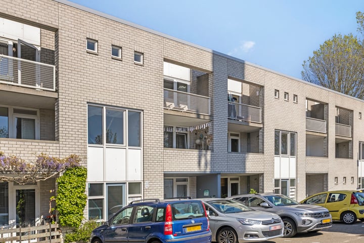 Bisschop Bekkerslaan 121 in Tilburg foto