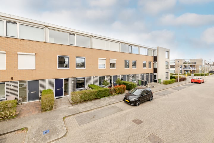 Bisschop Romerostraat 6 in Purmerend foto