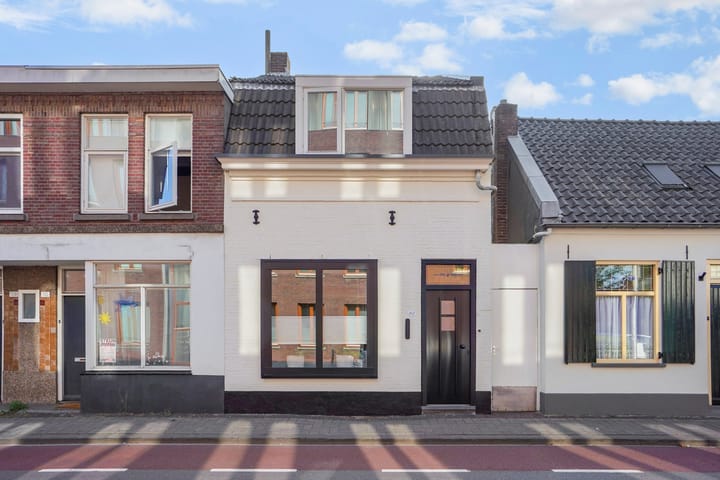 Bisschop Zwijsenstraat 112 in Tilburg foto