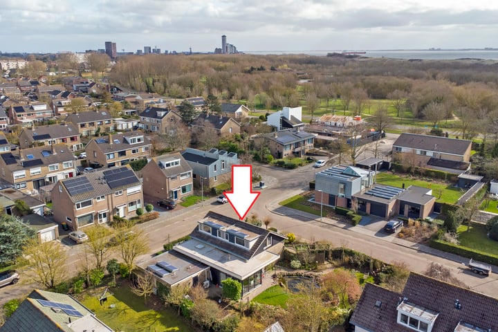 Bizetlaan 2 in Vlissingen foto