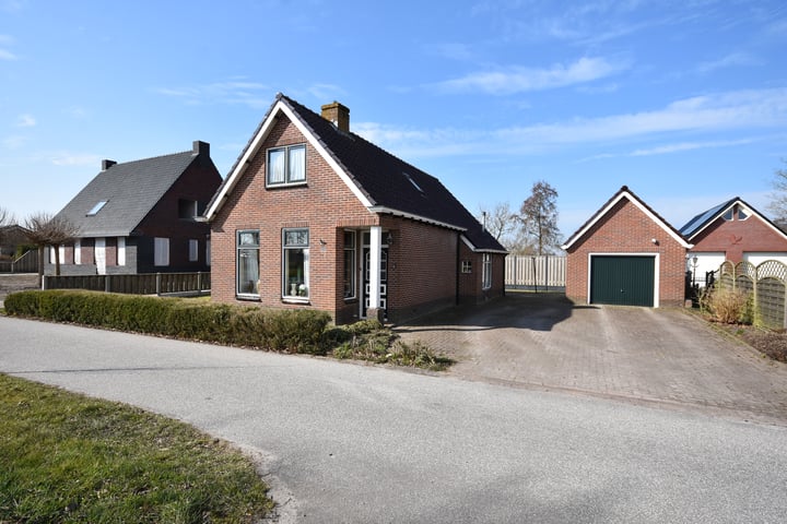 Blauwhuisterweg 36 in Surhuisterveen foto