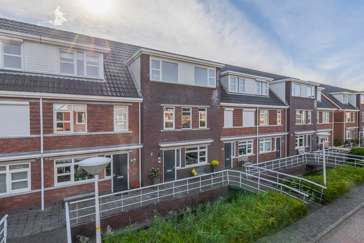 Bloembinderspark 97 in Lisse