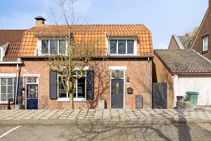 Bloemendaalse Zeedijk 19 in Zevenbergschen Hoek foto