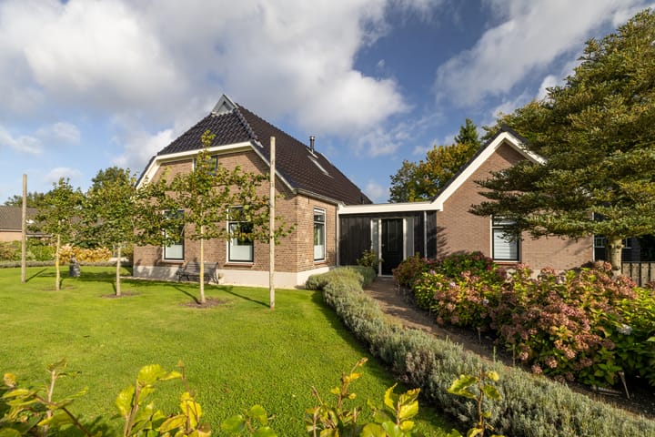 Bloemendaalseweg 10 in Emst foto