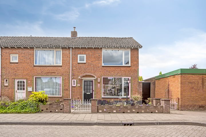 Bloemenoordplein 22 in Waalwijk foto