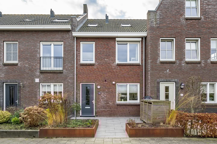 Bloemenweg 15 in Dirksland foto