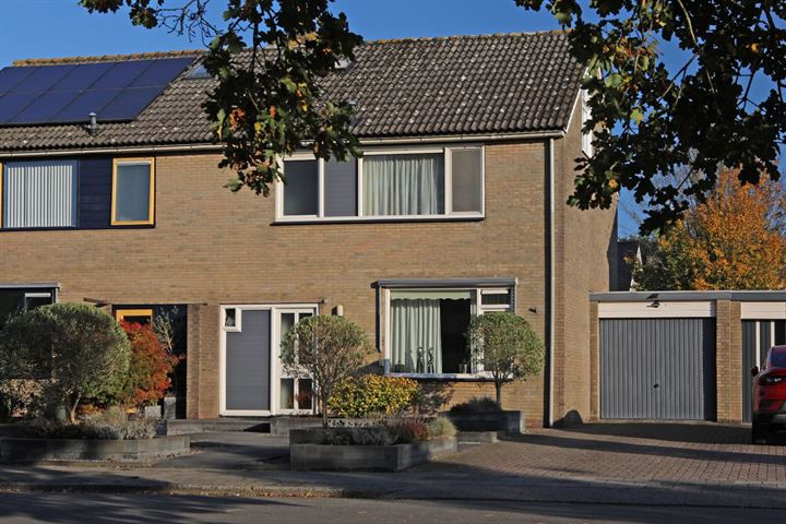 Bloemkamp 7 in Surhuisterveen foto