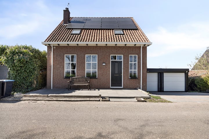 Boompjesdijk 8 in Dinteloord