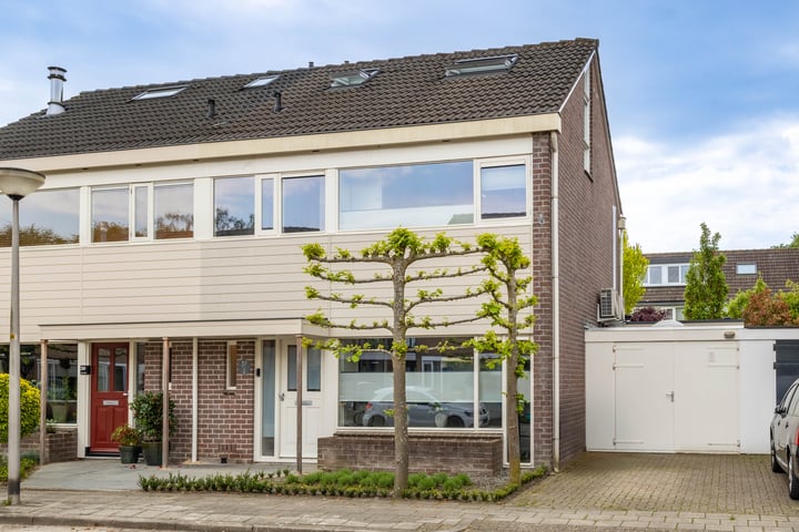 Borg Ewsum 37 in Almelo foto