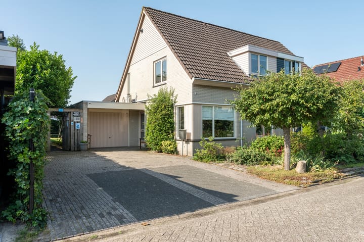 Boskraai 45 in Emmen foto
