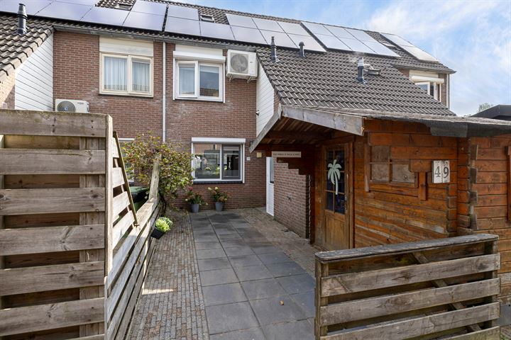 Boterbloem 49 in Klazienaveen foto