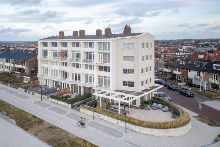 Boulevard Paulus Loot 19a in Zandvoort foto