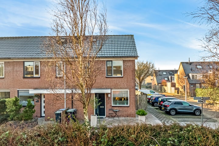 Bouvignestraat 1 in Hellevoetsluis foto