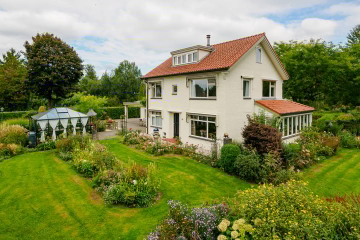 Bouwmeesterstraat 32 in Vriezenveen foto