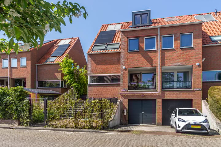 Bovendijk 141 in Wateringen