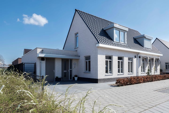 Bovendonksestraat 74 in Hoeven foto