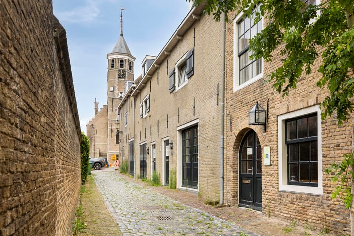 Bovenkade 4 in Willemstad foto