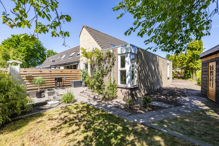 Braamstukken 128 in Eelde foto