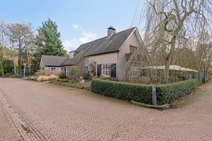 Brahmslaan 25 in Waalre foto