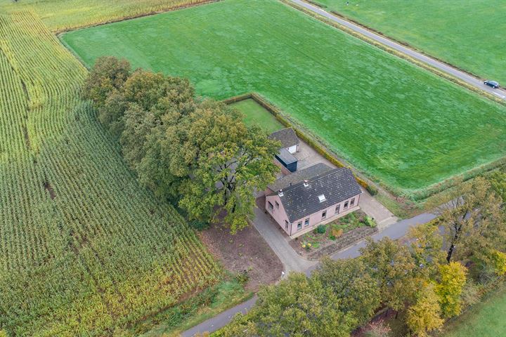 Bredasebaan 19 in Sprundel foto