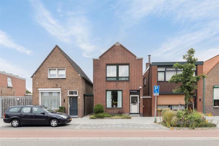 Bredaseweg 131 in Roosendaal foto