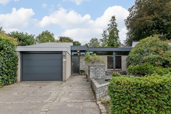 Bredaseweg 323b in Tilburg foto