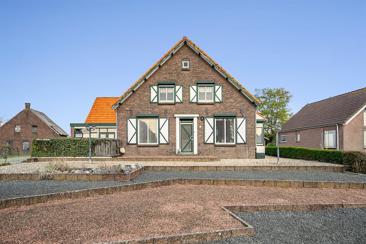 Bredestraat 24 in Leuth foto