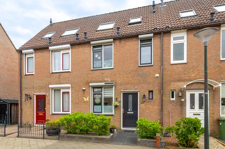 Breedewaij 24 in Hardinxveld-Giessendam