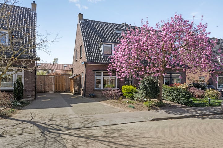 Breegraven 122 in Warnsveld foto