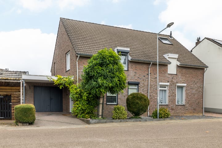 Breeweg 11A in Schin op Geul