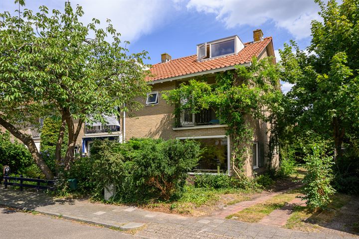 Bremlaan 2 in Loosdrecht foto