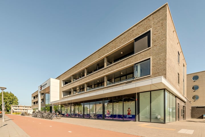 Brink 100 in Amstelveen foto